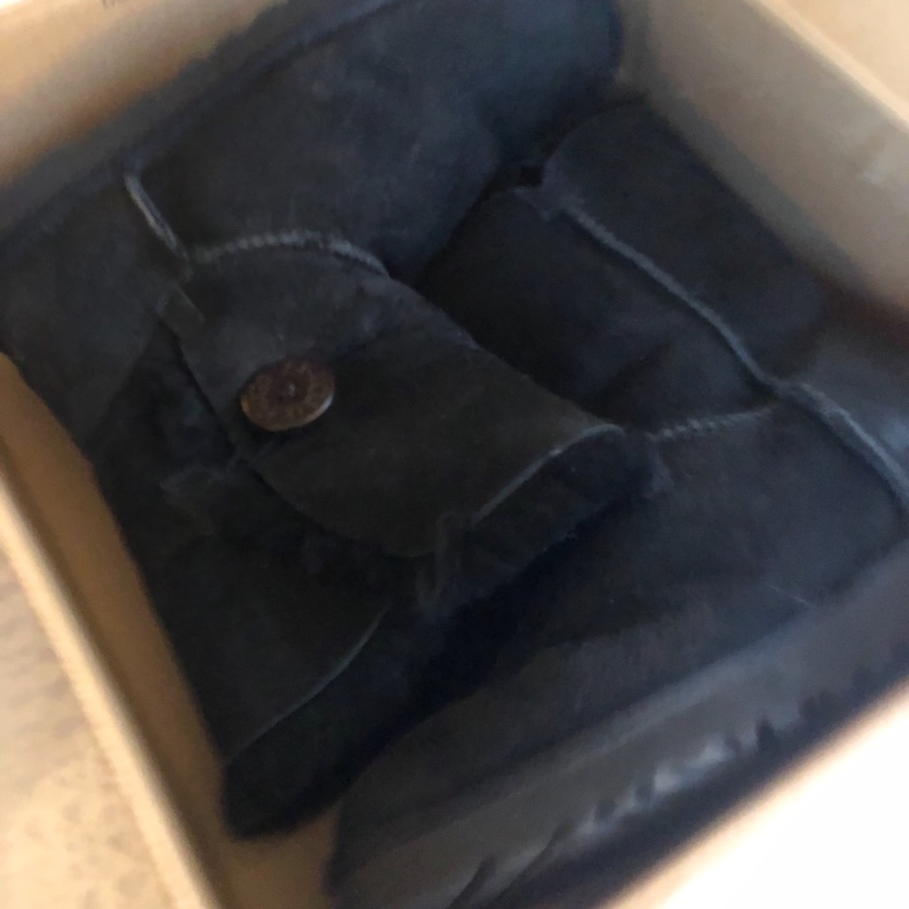 Button Bailey Ugg’s - image 4